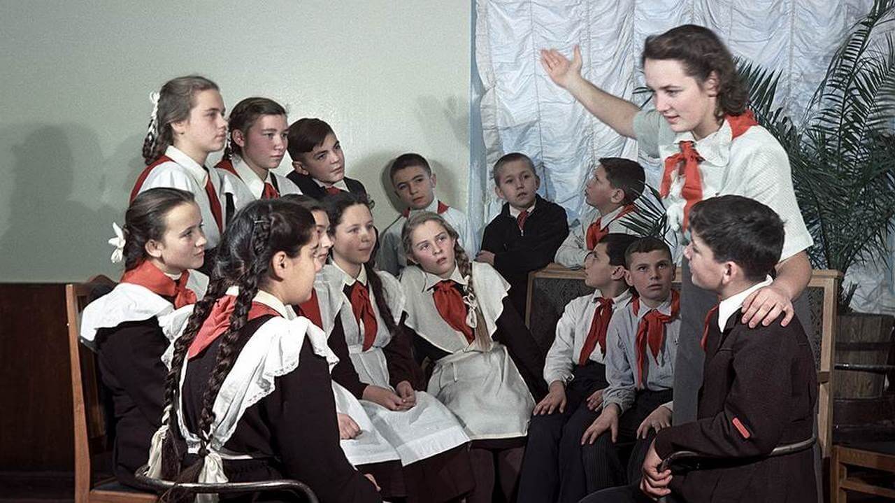 Школа 20 лет назад. Советские школьники. Ученики Советской школы. Советские школьники пионеры.