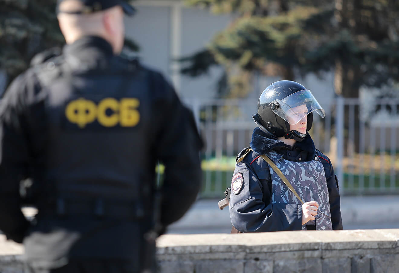 ФСБ задержала школьника за подготовку атаки с ружьем на российскую школу