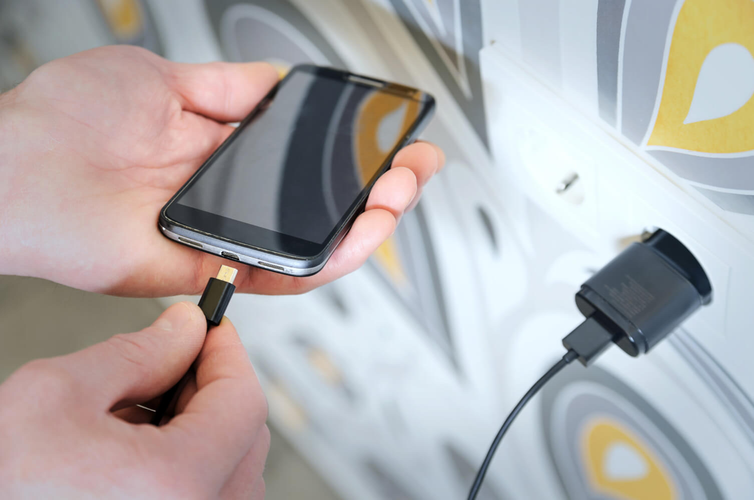 Новая технология зарядки Qualcomm заряжает смартфон за 15 минут