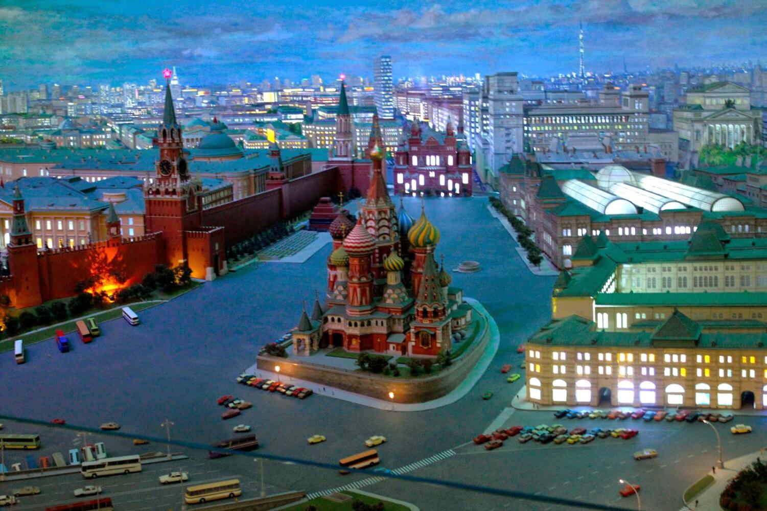 Москва стала столицей ссср в году. Диорама Москва столица СССР. Москва столица СССР. Москва стала столицей советского государства. По столице боком.